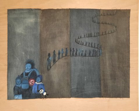 Vluchtelingen met figuren op een golvende lijn en een emotionele centrale figuur. Denim, spijkerstof