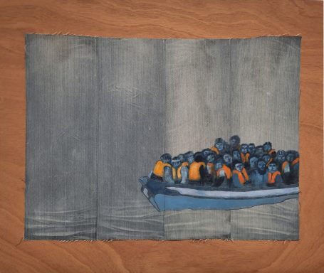Een groep mensen in een boot met oranje reddingsvesten op een blauwe achtergrond. Denim, spijkerstof denim art.